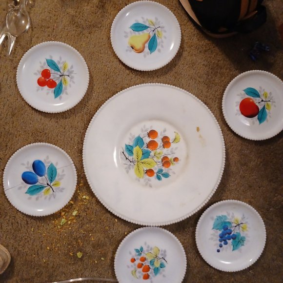 Vintage milk glass - Picture 1 of 1